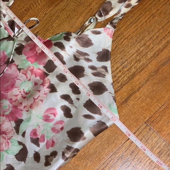 Robe and Nightie set - Picture 7 of 8